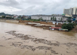 Lào Cai: Xuất hiện lũ lớn trên sông Chảy và sông Hồng