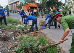Cần Thơ: Hàng trăm đoàn viên, thanh niên tham gia thu gom rác thải